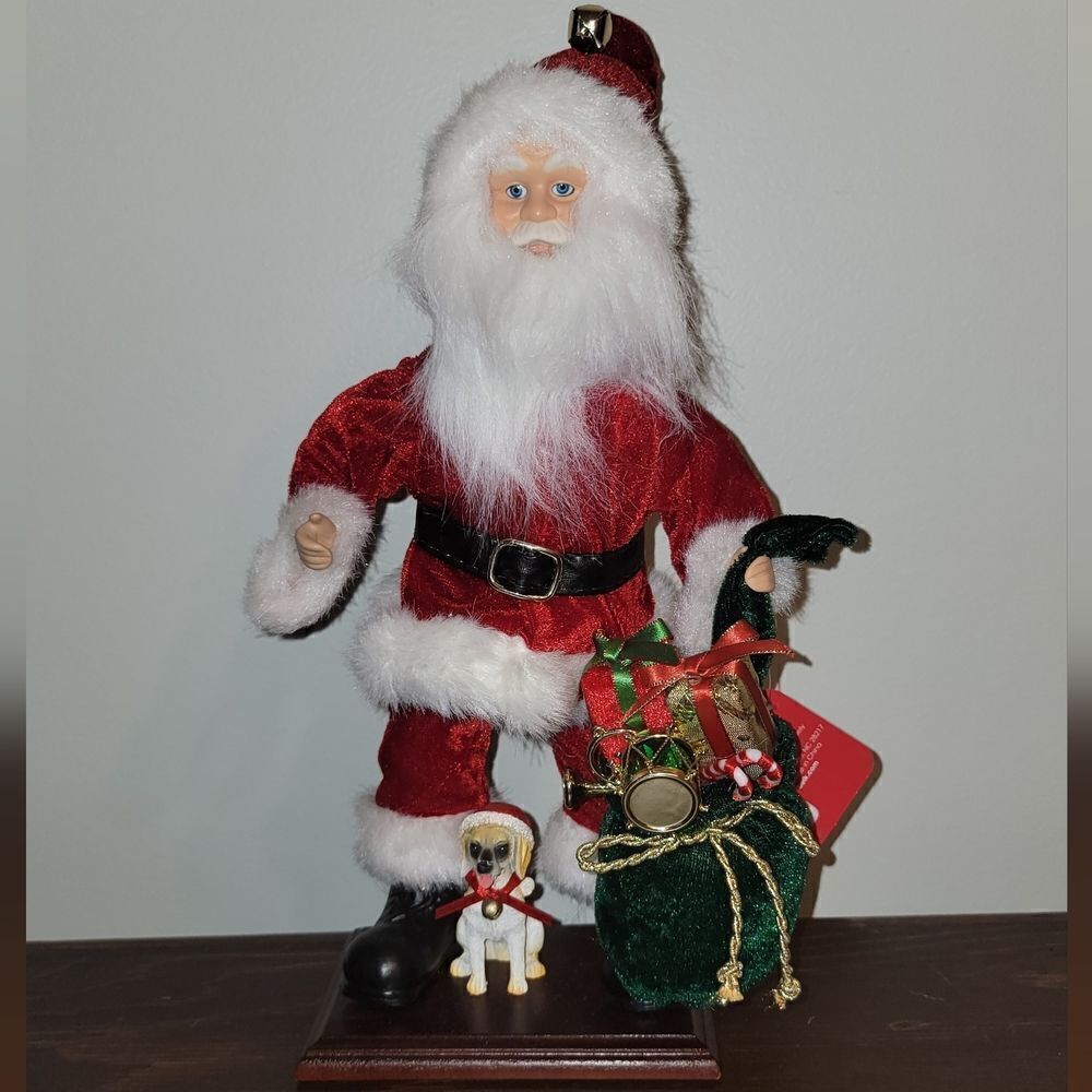 Santa Holding Toy Sack on Wood Base with Dog New Home Accents 2010 Belks New